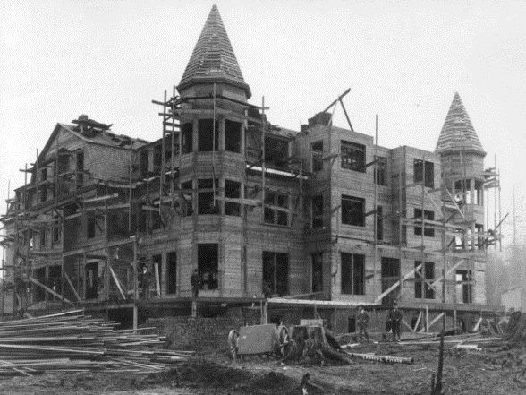 Black and white photo of the Monte Cristo hotel under construction